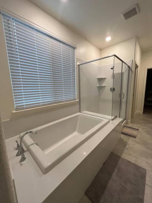 Brand-New, Beautiful & Stylish Home In Sacramento! Экстерьер фото