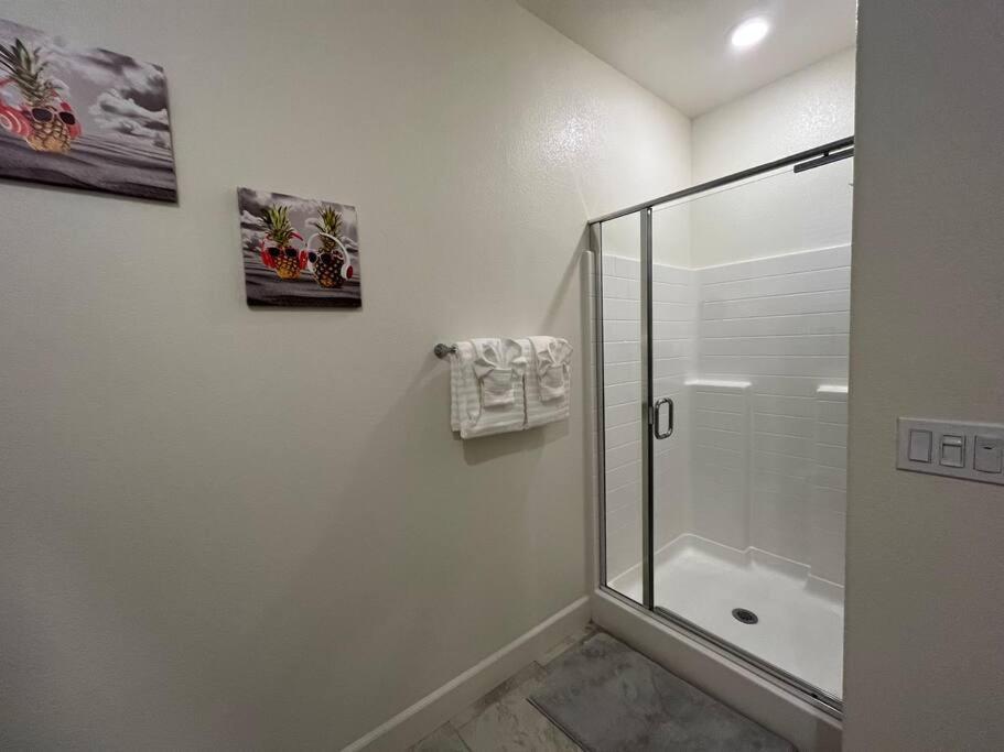 Brand-New, Beautiful & Stylish Home In Sacramento! Экстерьер фото