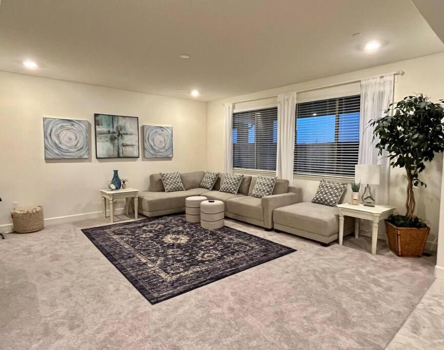 Brand-New, Beautiful & Stylish Home In Sacramento! Экстерьер фото