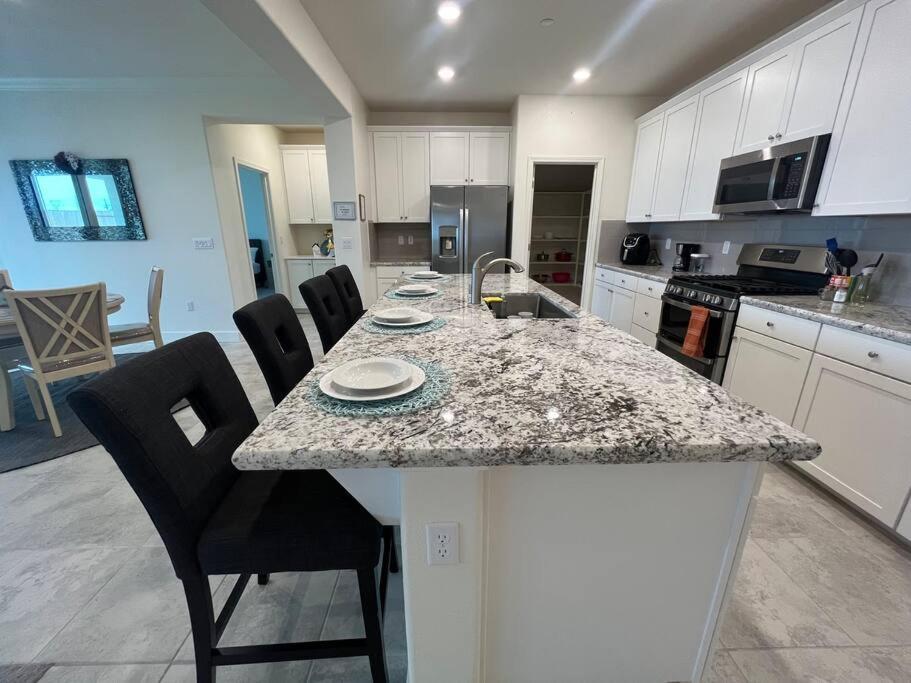Brand-New, Beautiful & Stylish Home In Sacramento! Экстерьер фото