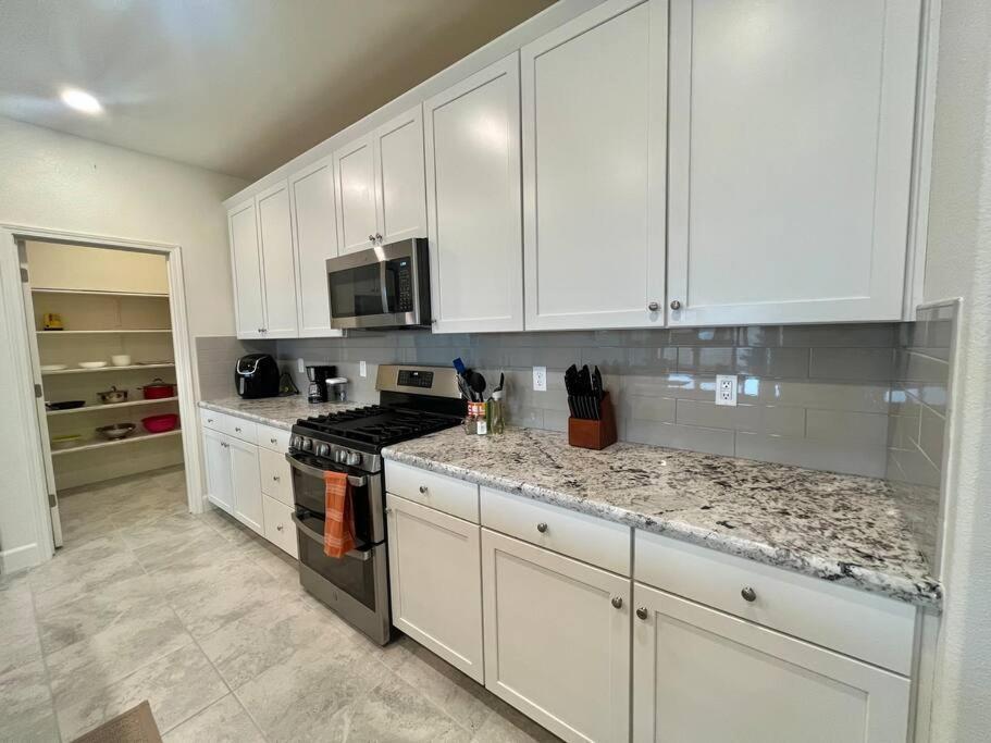 Brand-New, Beautiful & Stylish Home In Sacramento! Экстерьер фото